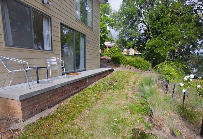 The Shingles Riverside Cottages