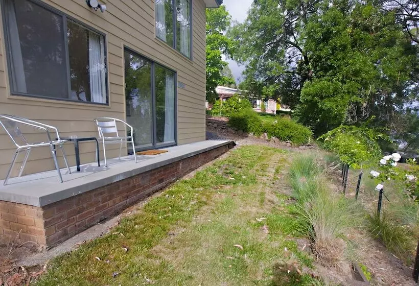 The Shingles Riverside Cottages