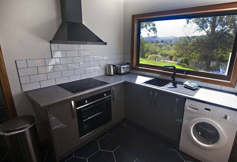 The Shingles Riverside Cottages