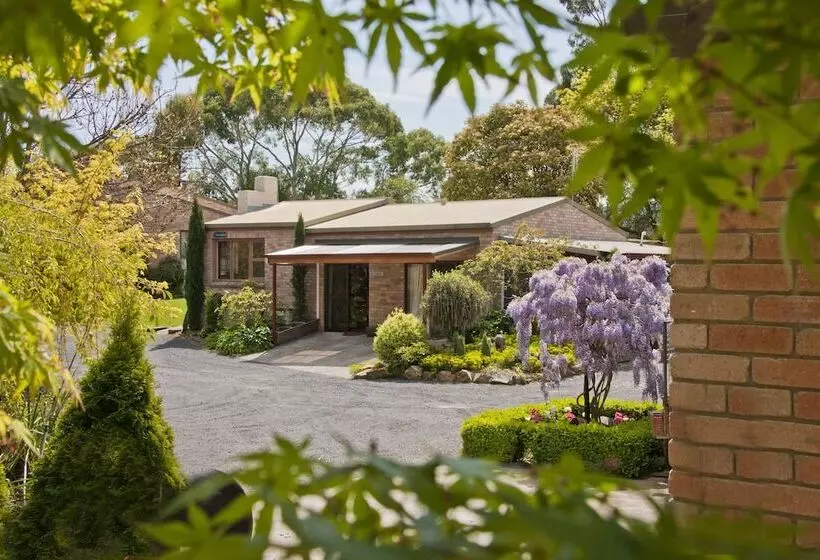 The Shingles Riverside Cottages