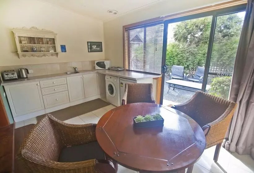 The Shingles Riverside Cottages