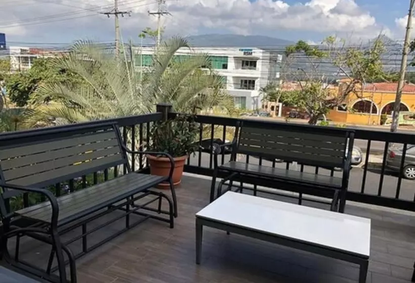 Beverly Hills: Hotel And Business