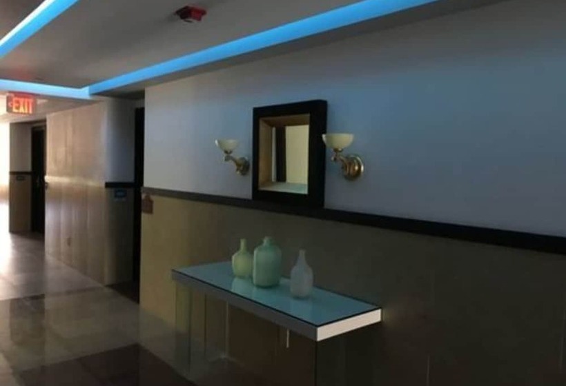 Beverly Hills: Hotel And Business