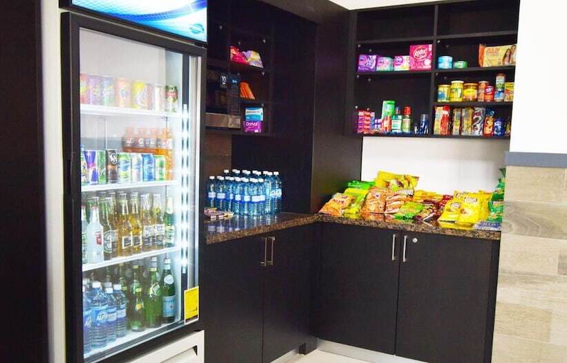 Beverly Hills: Hotel And Business