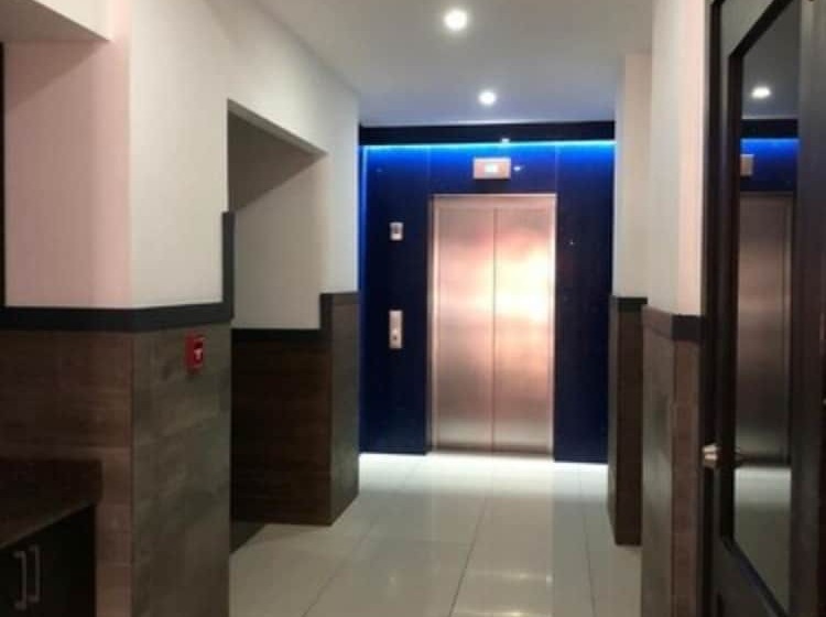 Beverly Hills: Hotel And Business