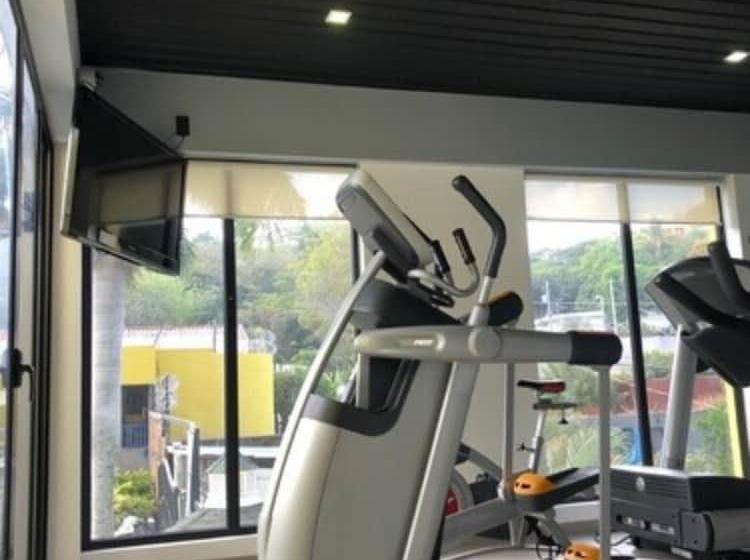 Beverly Hills: Hotel And Business