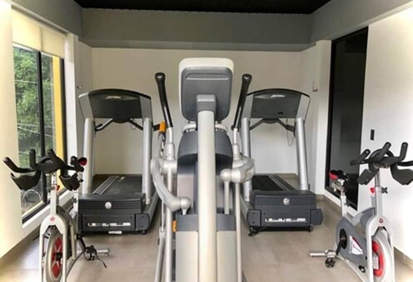 Beverly Hills: Hotel And Business