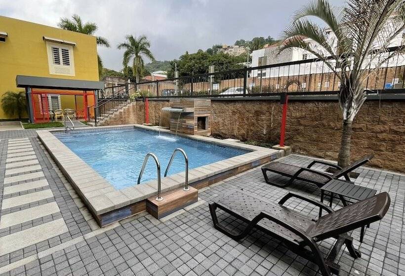 Beverly Hills: Hotel And Business