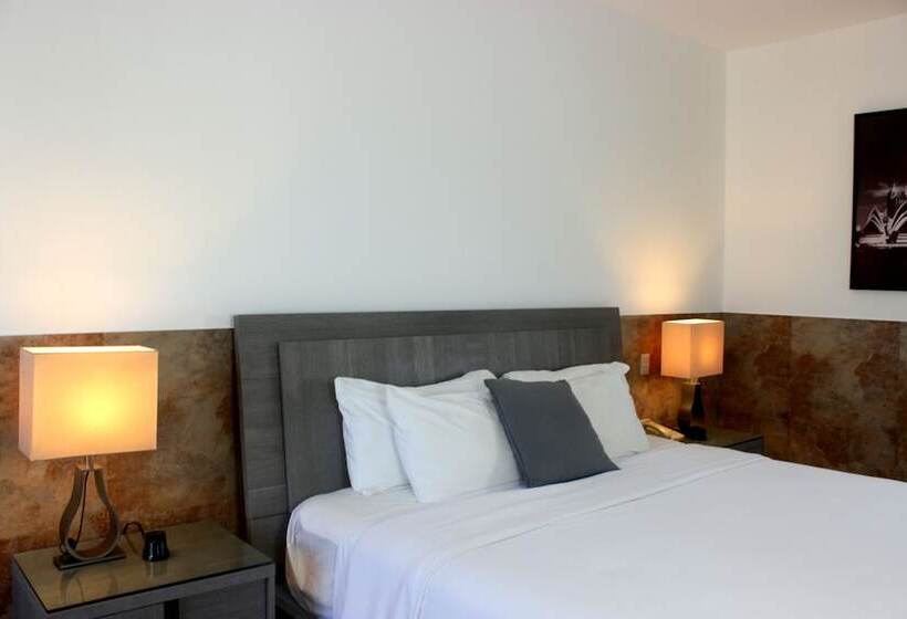 Beverly Hills: Hotel And Business