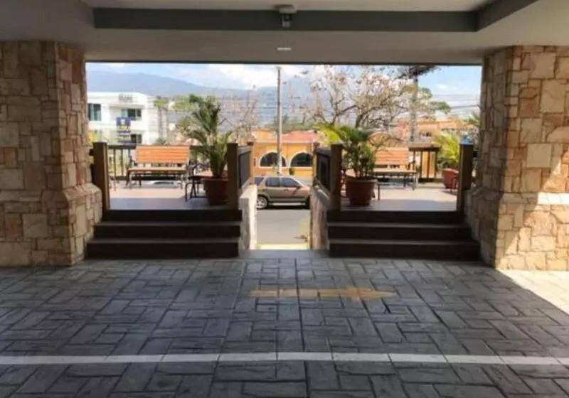 Beverly Hills: Hotel And Business