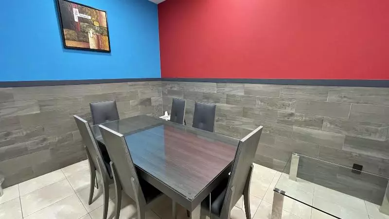 Beverly Hills: Hotel And Business