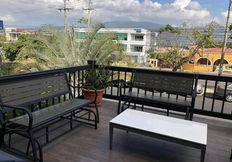 Beverly Hills: Hotel And Business