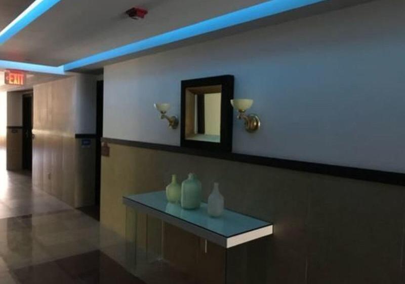 Beverly Hills: Hotel And Business