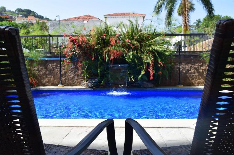 Beverly Hills: Hotel And Business