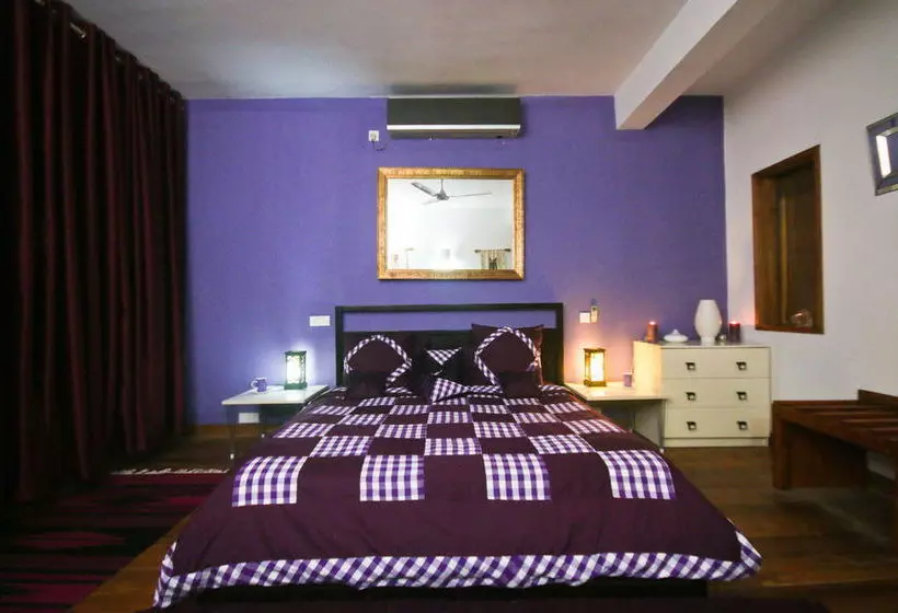 Отель Footprints Villa