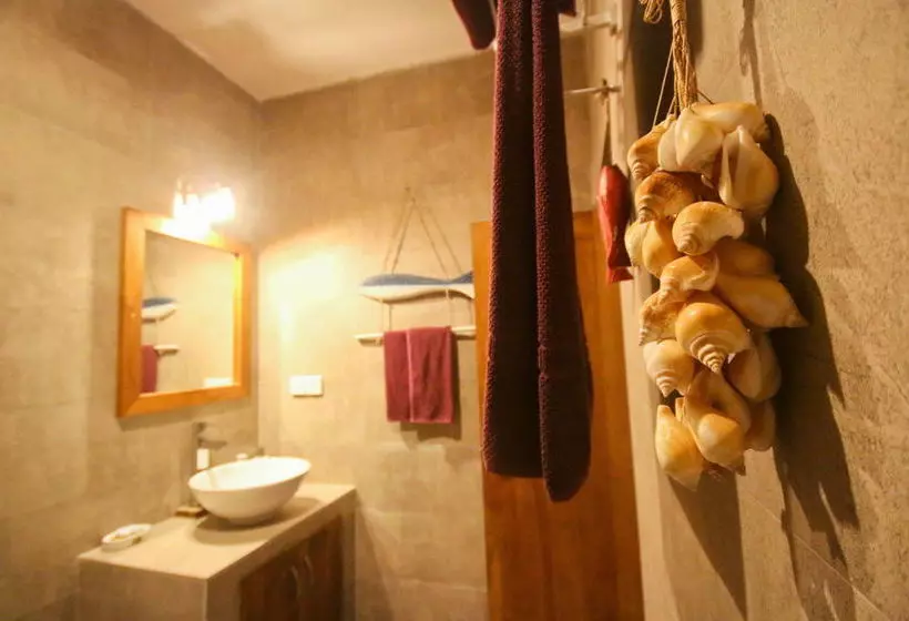 Отель Footprints Villa