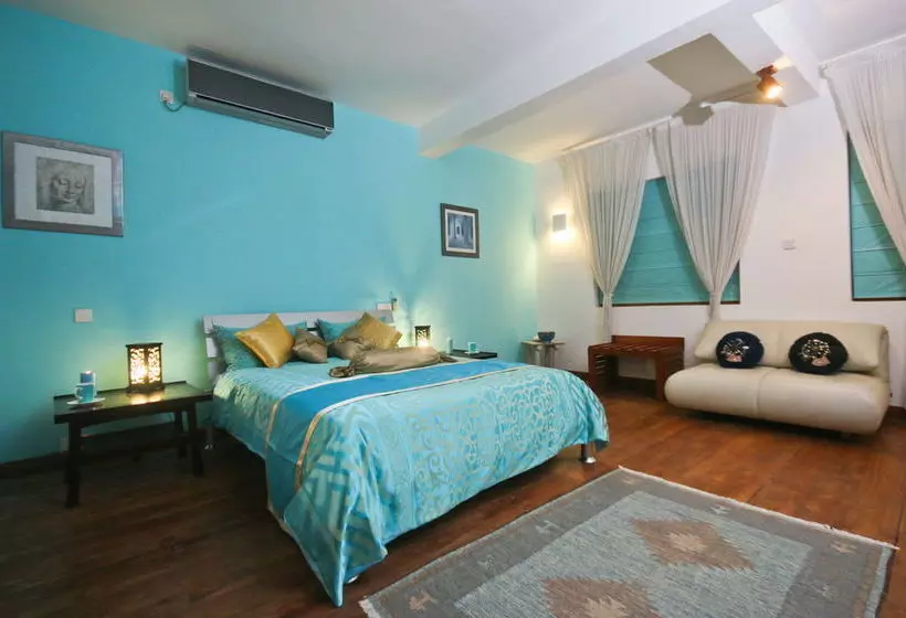 Отель Footprints Villa