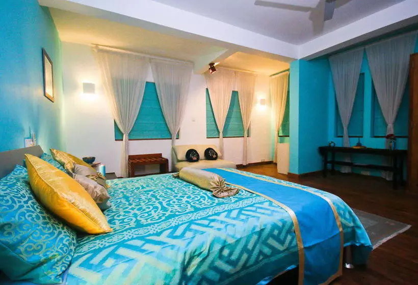 Отель Footprints Villa