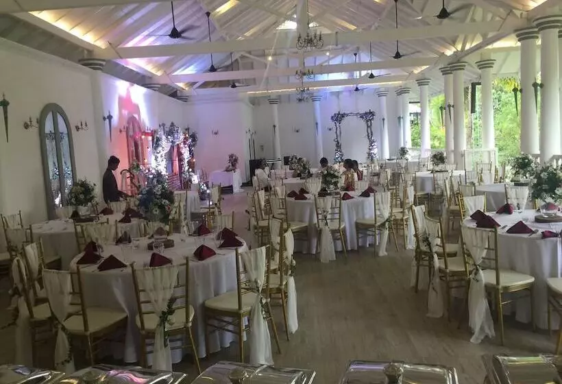 هتل Manor House, Kandy, Lka