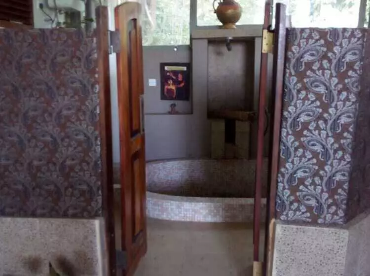 هتل Manor House, Kandy, Lka