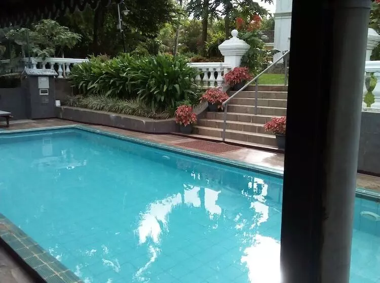 هتل Manor House, Kandy, Lka