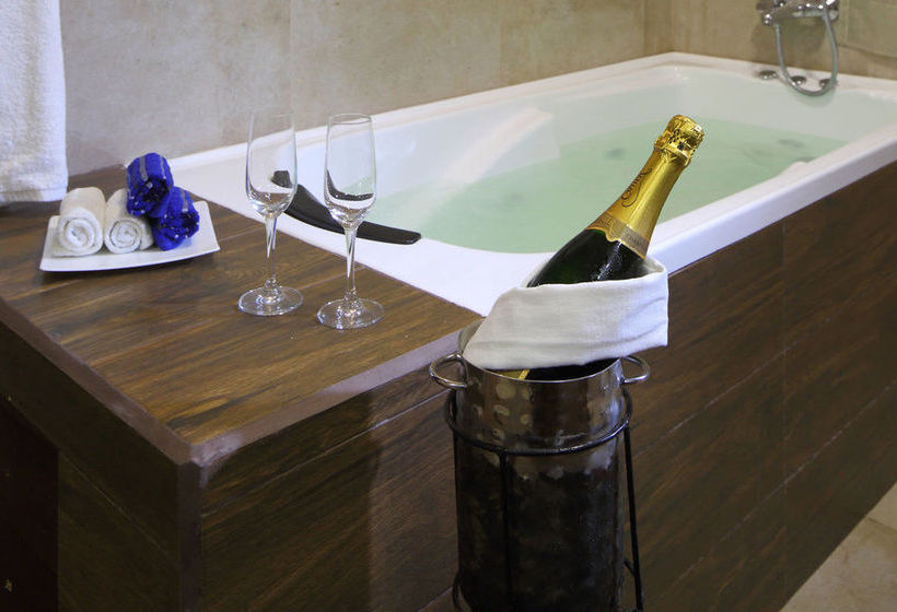 בית מלון כפרי Villa Republic Galle  Entire Villa