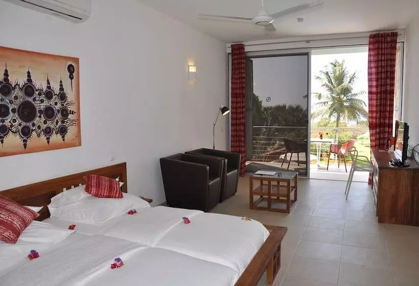 Leo S Beach Hotel & Restaurant Adults Only