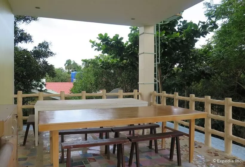 Pensionat Alexis Cliff Dive Resort