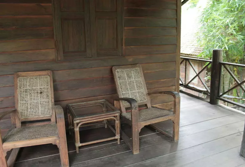 Пансион Thai Teak House Garden Homestay