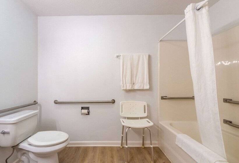 فندق Econo Lodge Lakeshore