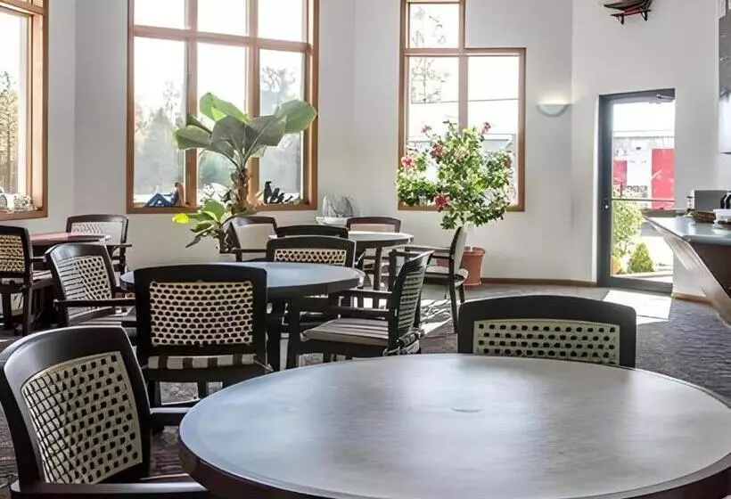 Hotelli Econo Lodge Lakeshore