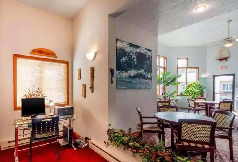 Hotelli Econo Lodge Lakeshore