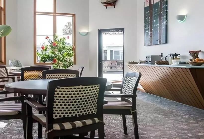 Hotelli Econo Lodge Lakeshore