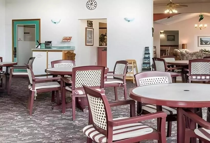 Hotelli Econo Lodge Lakeshore