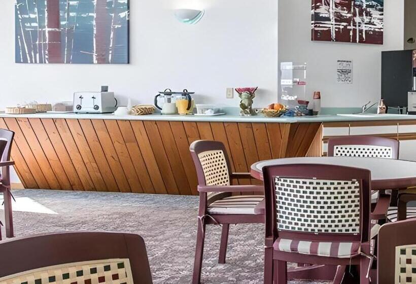 فندق Econo Lodge Lakeshore