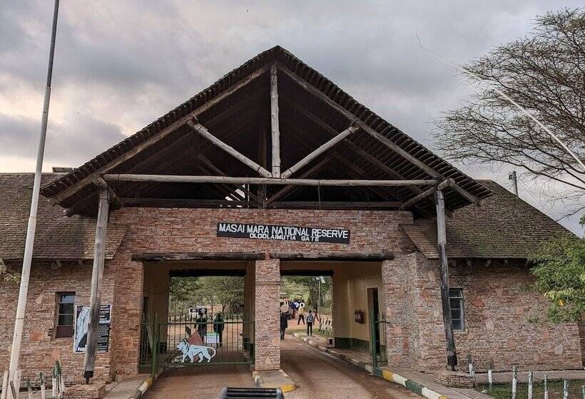 هتل Elangata Olerai Luxury Camp