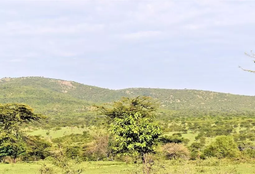 هتل Elangata Olerai Luxury Camp