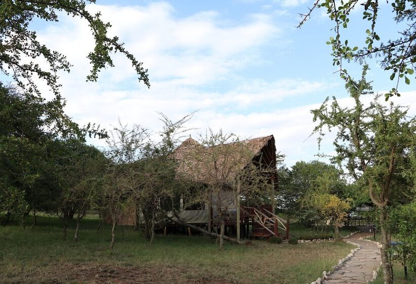 هتل Elangata Olerai Luxury Camp