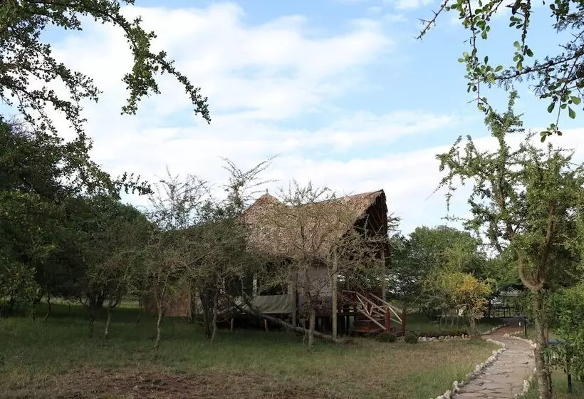 هتل Elangata Olerai Luxury Camp