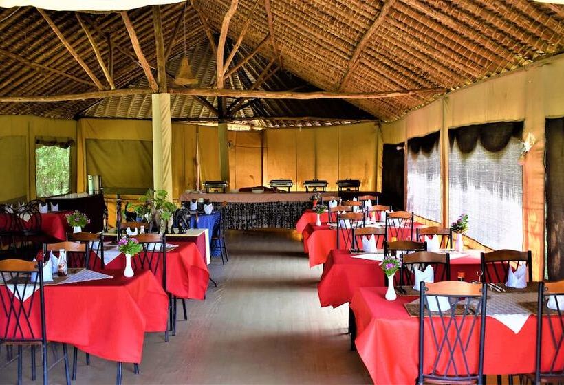 هتل Elangata Olerai Luxury Camp