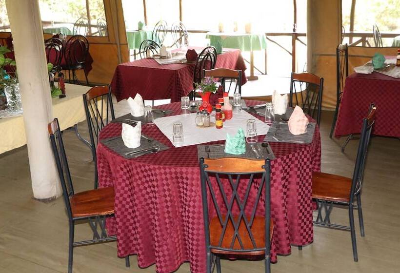 هتل Elangata Olerai Luxury Camp