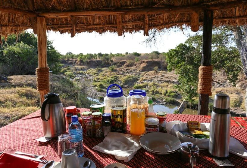 هتل Julia S River Camp