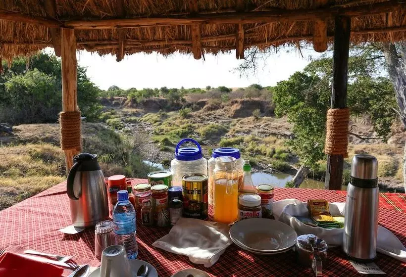 هتل Julia S River Camp