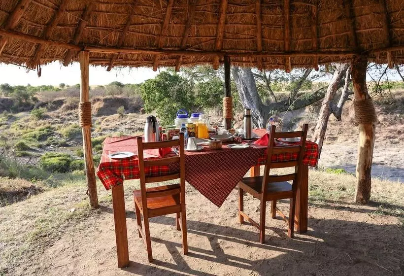 هتل Julia S River Camp