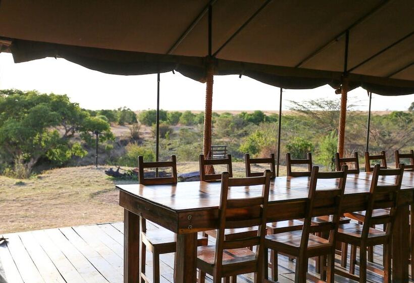 هتل Julia S River Camp