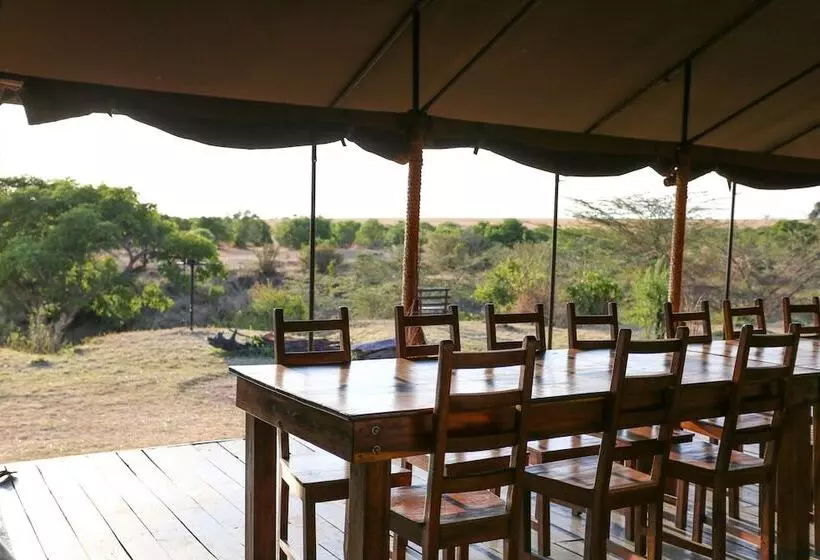 هتل Julia S River Camp