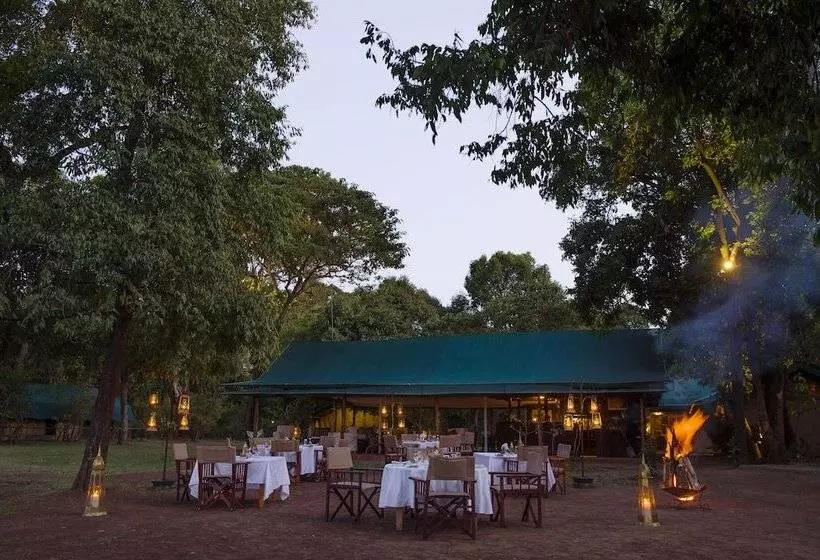 هتل Little Governors Camp