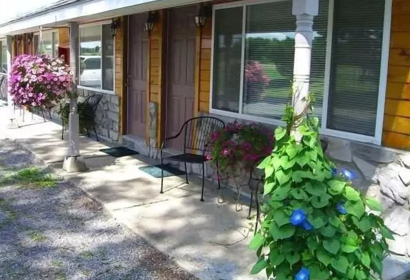 Hotelli Savannah House Wine Country Inn & Cottages