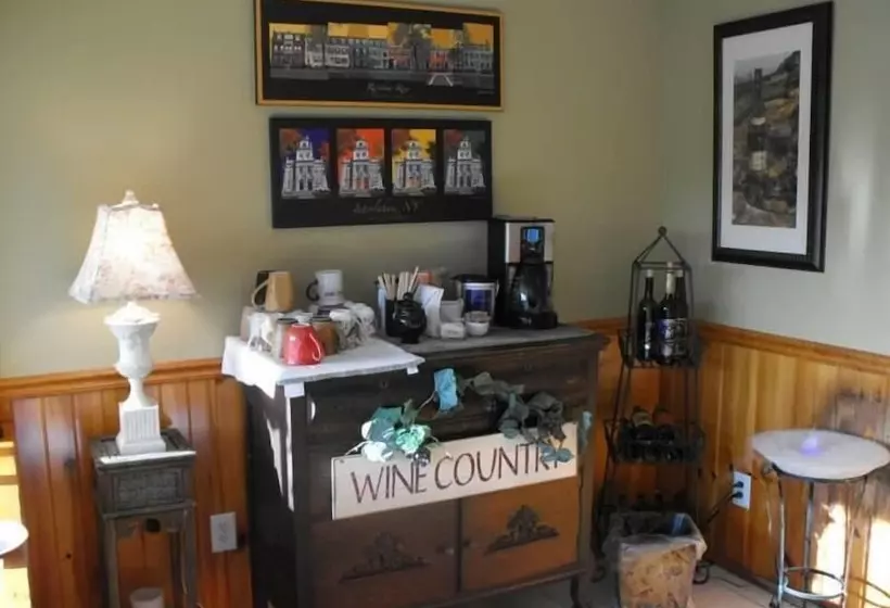 Hotelli Savannah House Wine Country Inn & Cottages