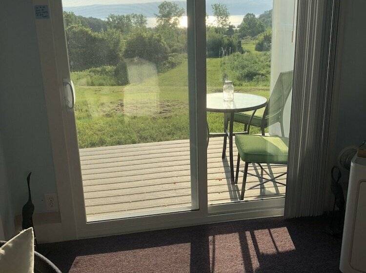 בית מלון כפרי Savannah House Wine Country Inn & Cottages